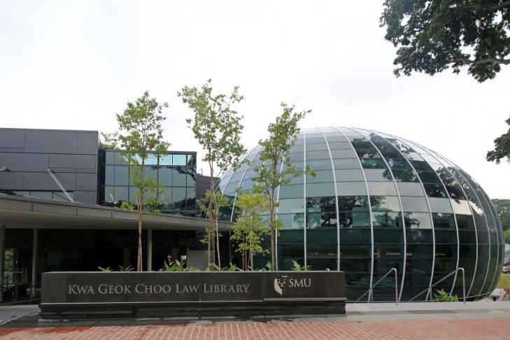 Kwa Geok Choo Law Library (view from Stamford Green)